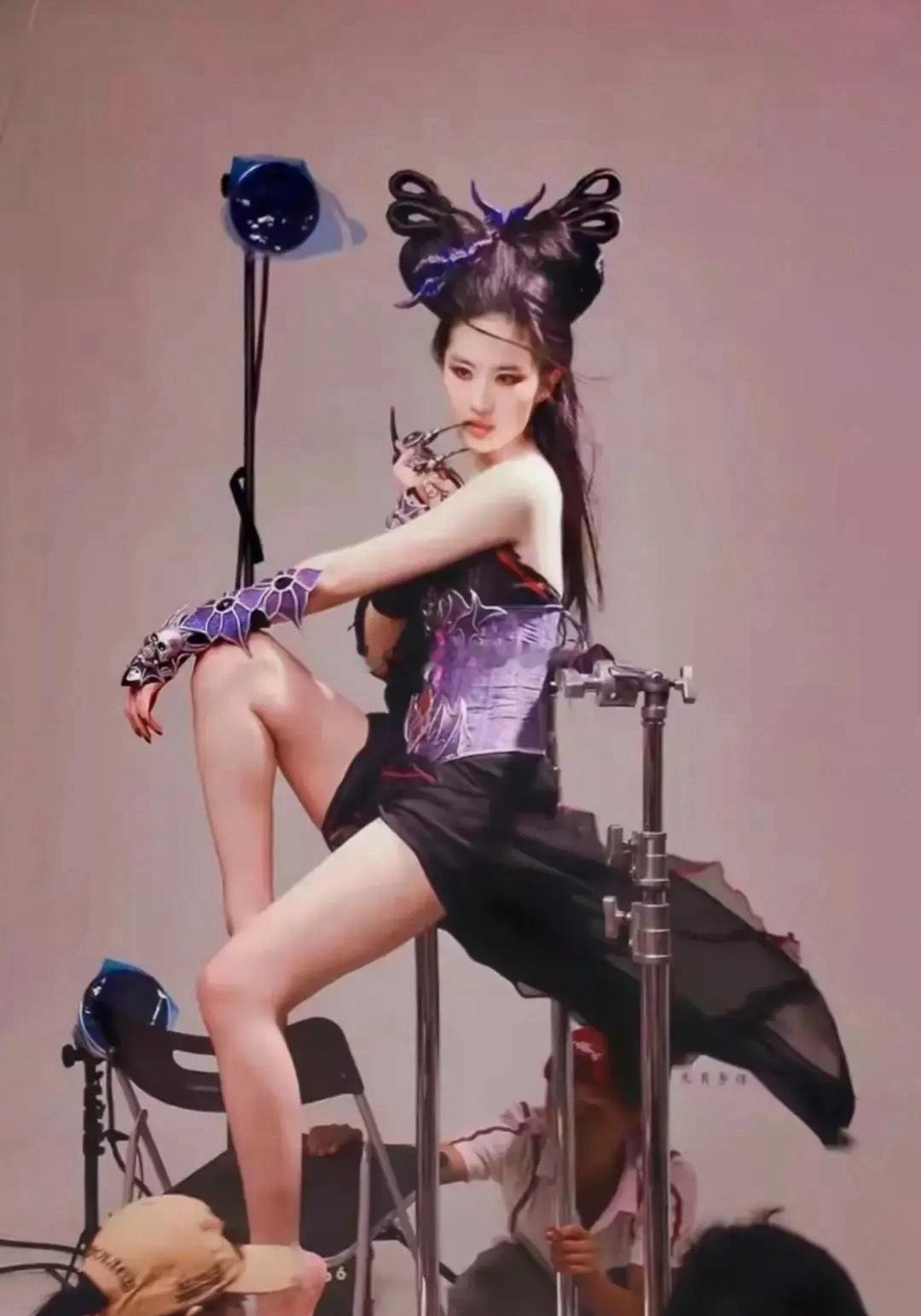 十几年前刘亦菲代言的游戏妆造，放到今天来看都不过时吧