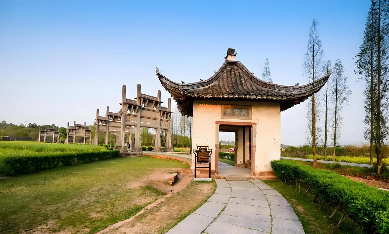 定远县属于安徽省滁州市。秦代时，这里属于九江郡，而到了西汉时期，定远县正式设立，