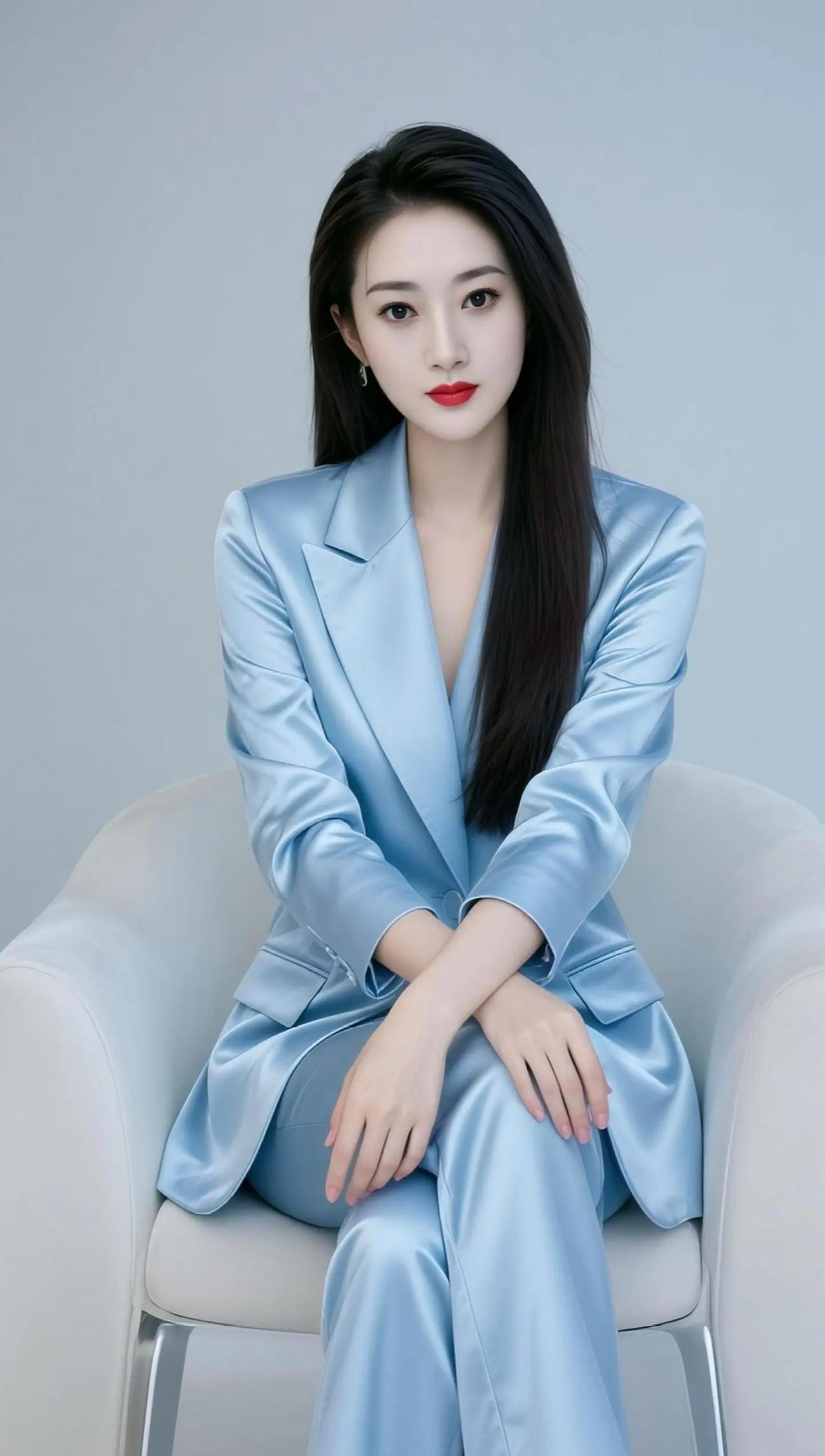 优雅蓝色绸缎西服套装，气质女神，职场精英范儿。