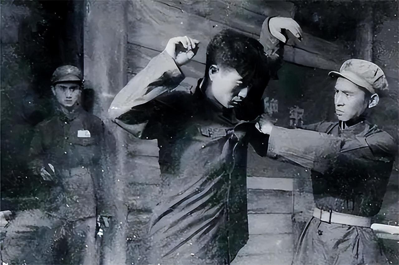 “她，她也是国民党特务，还是我的上级”，被抓的国民党特务指向一名新四军女兵说道.