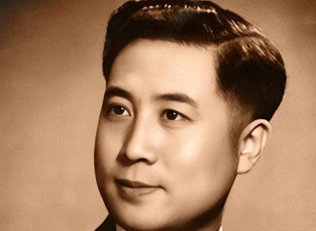 作为一名中共特工，潜伏敌营15年，随着自己一步一步的努力，逐渐打入了敌人的的核心