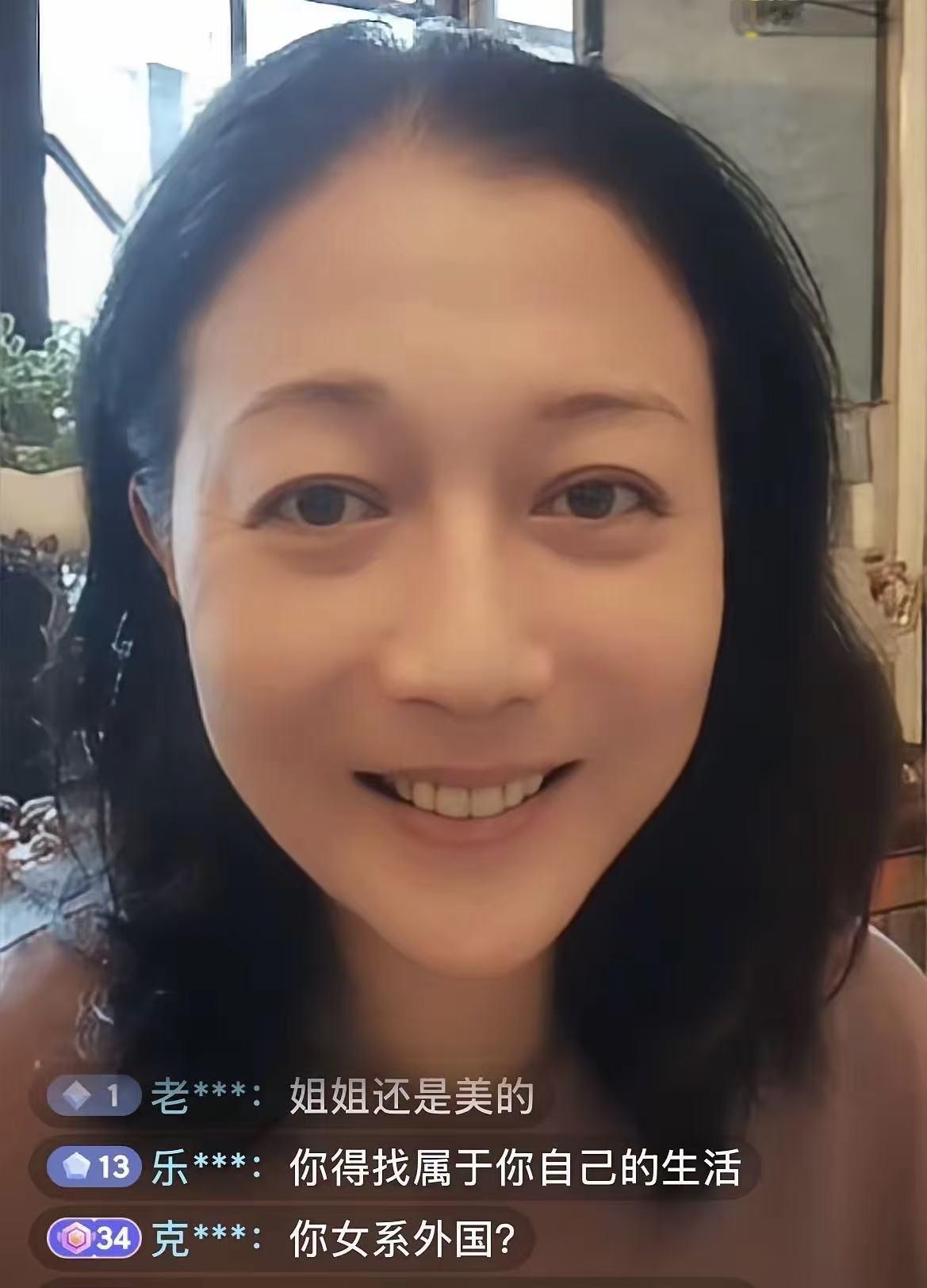 女儿的一句生日祝福，直接让53岁的吴绮莉破防！5月19日，吴绮莉开直播十分激动