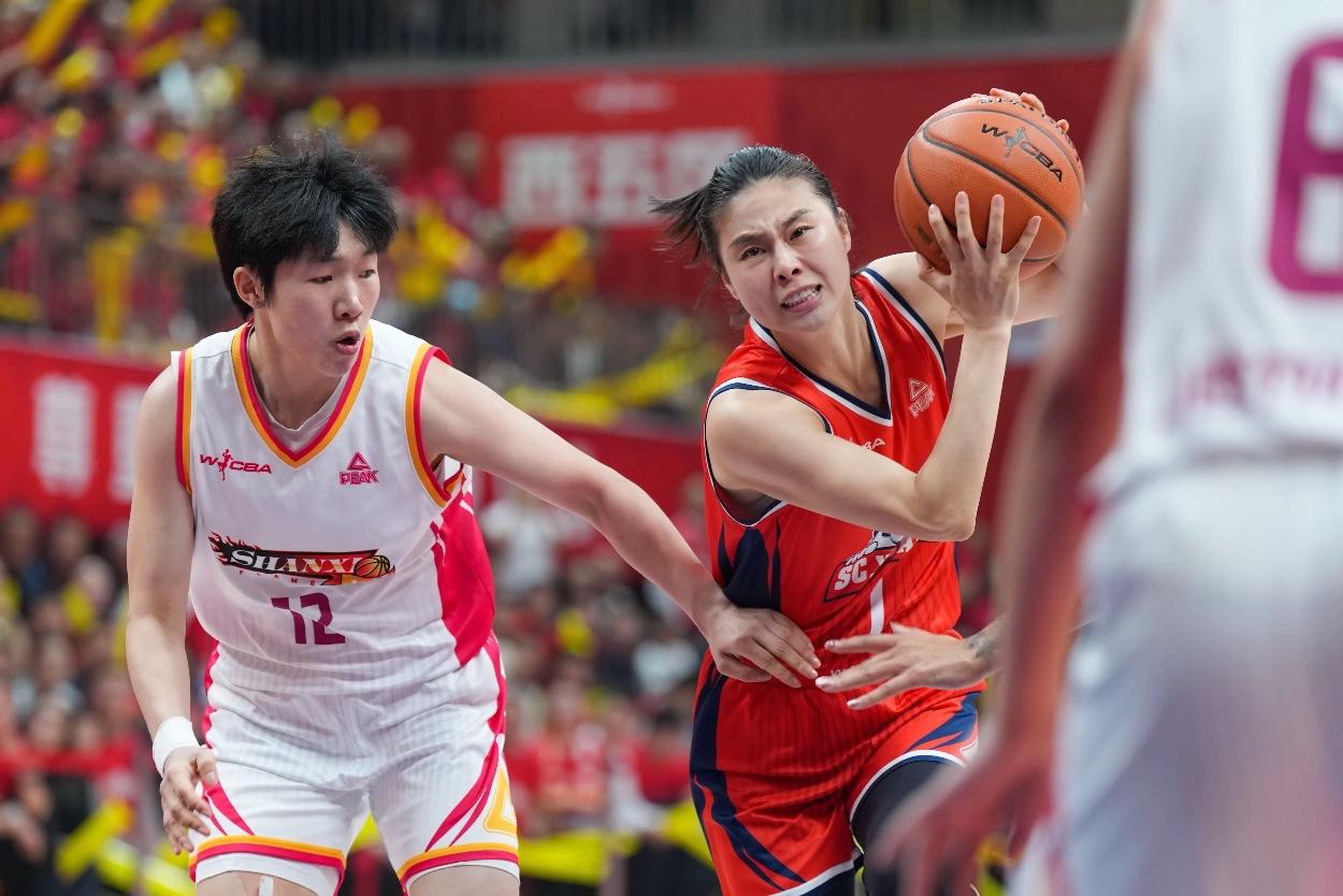 四川女篮就是被山西女篮用防守击败的就说四川女篮的外援霍华德，被对方防守控制的