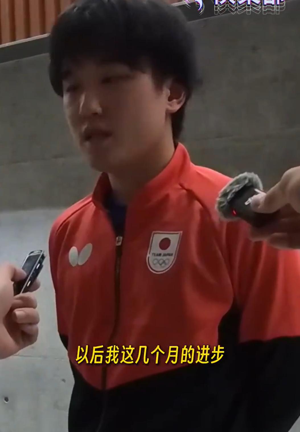 张本智和全中文接受采访，普通话说的很不错。而且，感觉他说普通话，整个人都平和