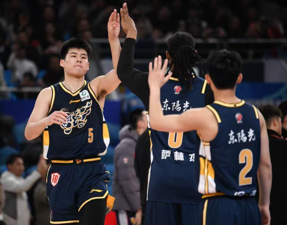 CBA俱乐部杯广东宏远队遭遇开门黑，4日晚广东宏远队首场比赛就以93：106不敌