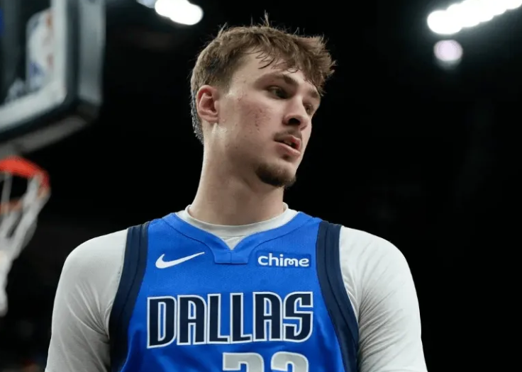 弗拉格挺让我刮目相看的球队老大老二不在，他如果只想着自己乱抡刷数据，那将来充其