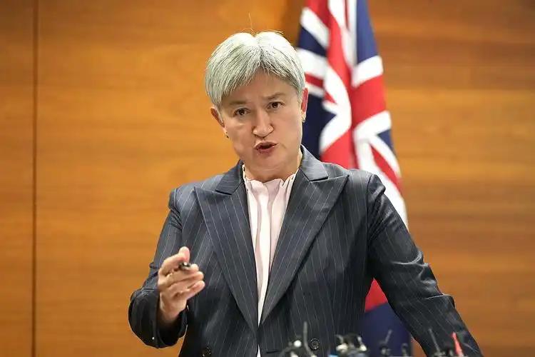 就在刚刚，澳大利亚外长黄英贤发表声明，5月26日，澳印日美外长在印度新德