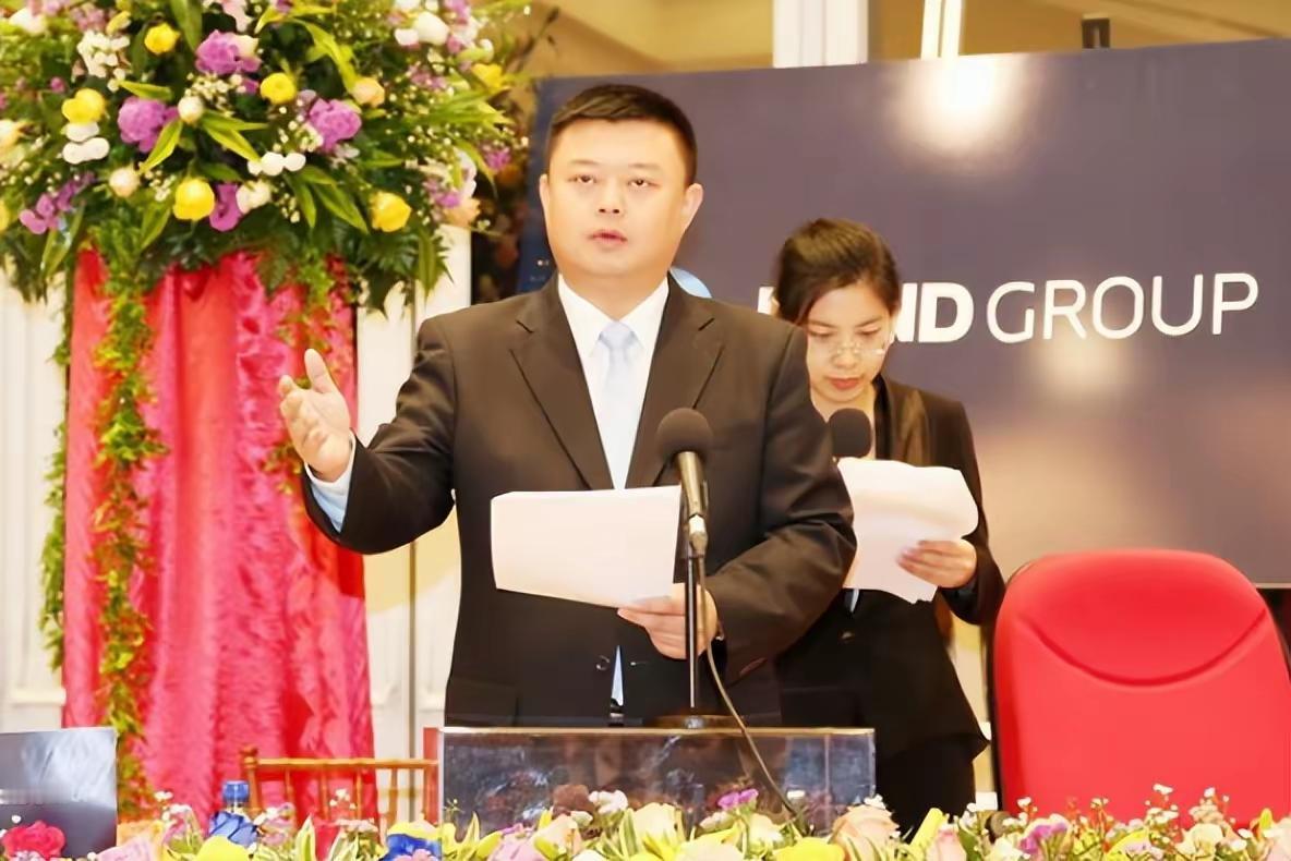 他曾扬言要发射32颗卫星，还要花3600多亿挖运河，结果骗走了国家280亿！发现