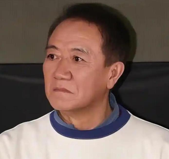 李幼斌前妻离婚拿860万，十年后钱花光了，你猜她在哪？不是豪宅，不是商场，是在