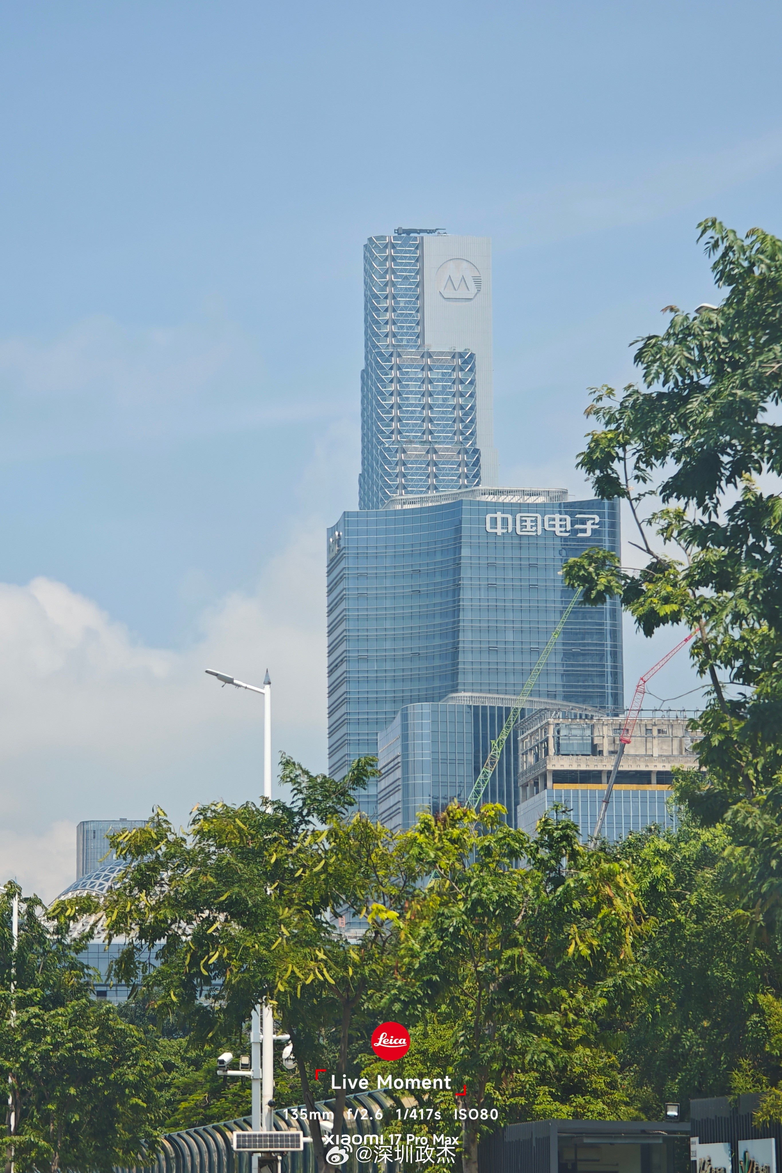 大疆在深圳又多了一栋楼，留仙洞叫做天空之城。深超总这个249.88米高，55层的