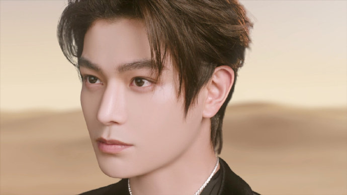 丁禹兮金玉满堂奇骥驾到丁禹兮黄金凤凰胸针丁禹兮金玉满堂奇骥驾到，丁禹兮黄金凤凰