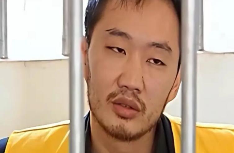 2003年9月11日晚，江苏，麻醉医生邱小强趁妻子洗澡之际，偷偷向她的咖啡杯中投