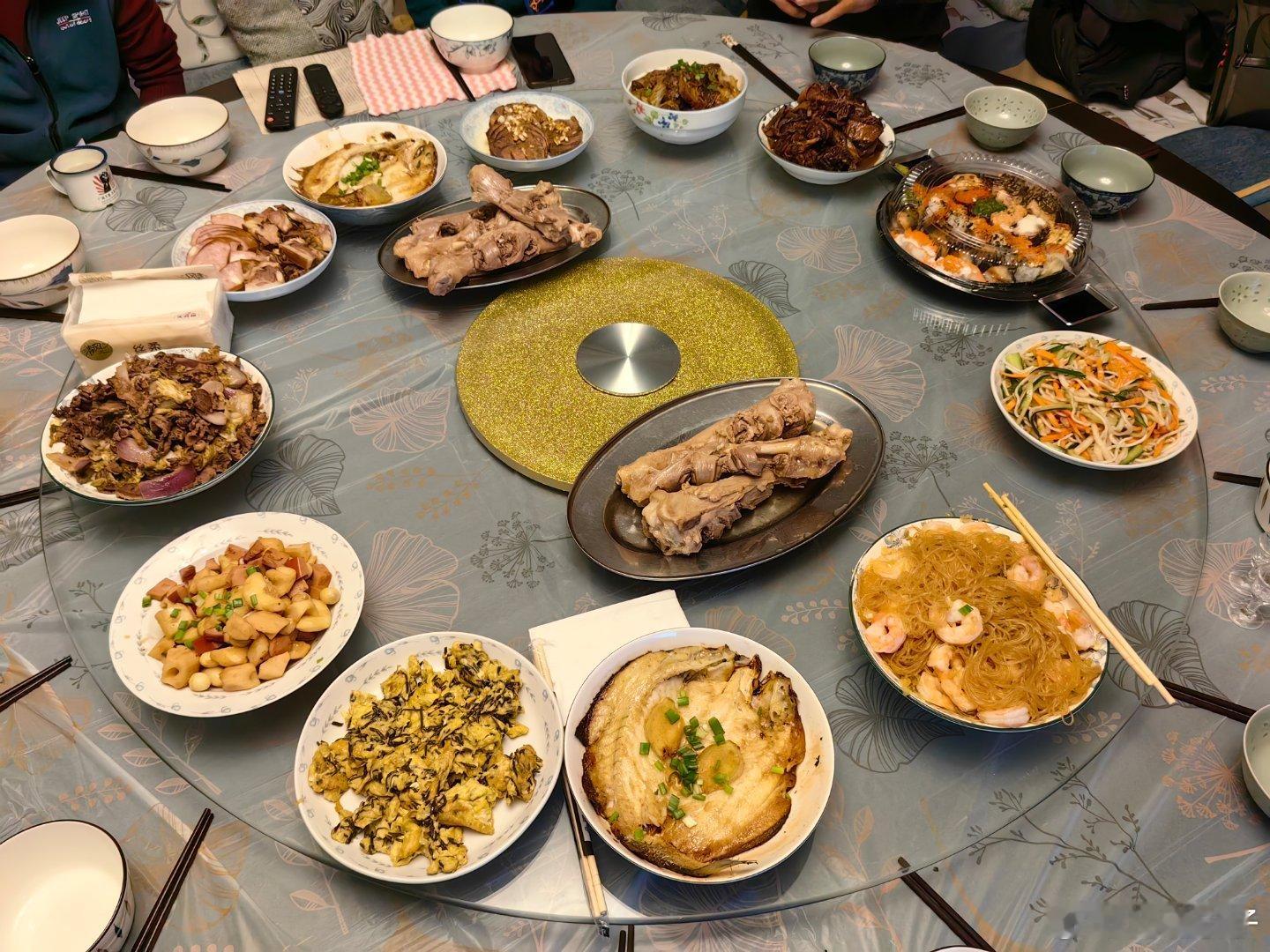 又是为全家主勺的一天祝大家新年快乐马力加倍事事顺利