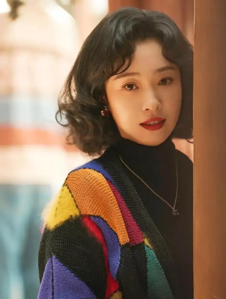 41岁，出道第18年，她一夜爆红。不是运气，是实力终于炸开锅。在《我们的日