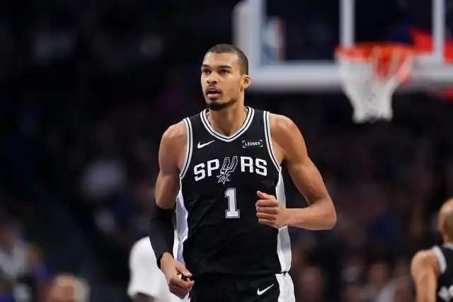 封神预定！你信不信，文班亚马两年内必拿MVP！谁还敢质疑文班亚马的