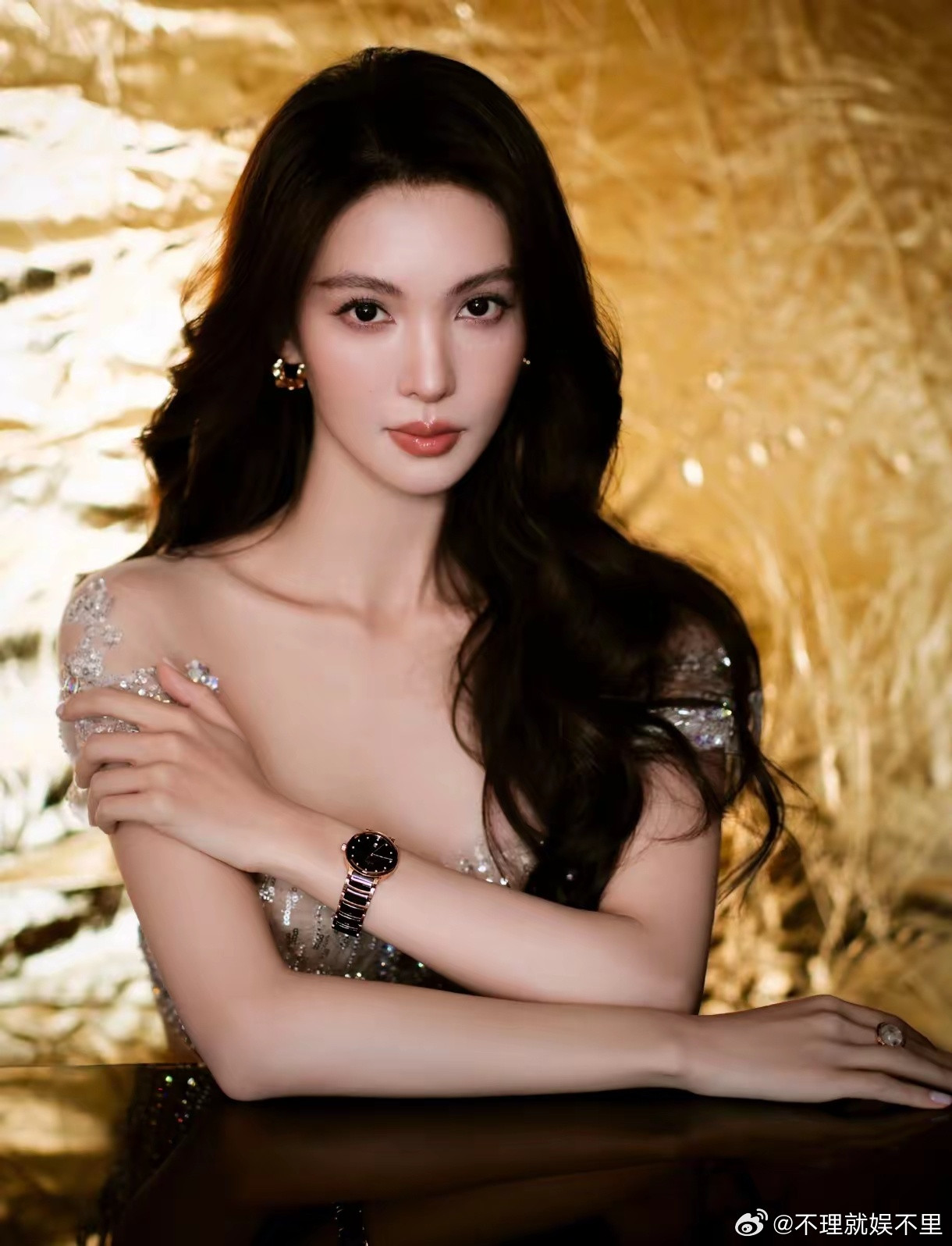 好奇查了下金晨的语言学校，瞬间被惊到了。​首先光是学费就要将近4万，而且时间也就3个月，一个月差不多