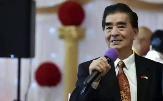 谁能想到，一个被美国秘密安插、在中国潜伏多年的间谍头目，表面上竟是个整天笑容满面