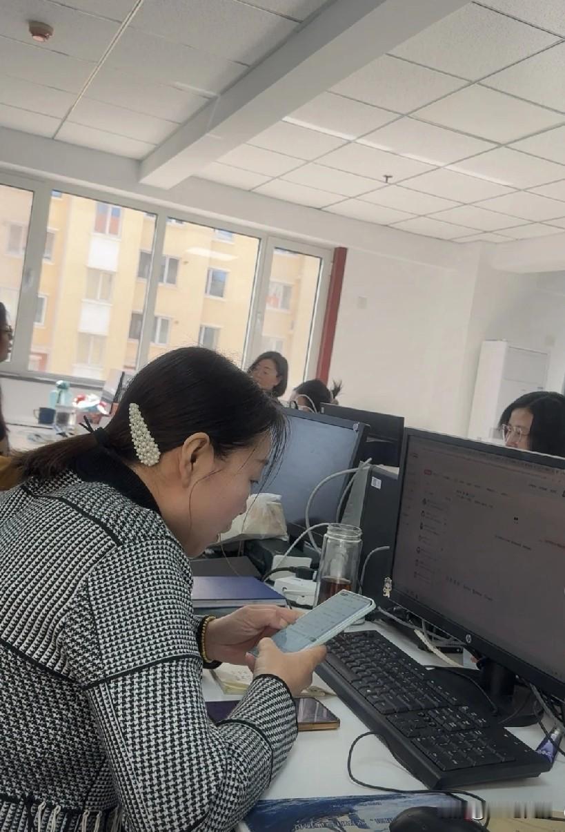 昨天下午刚上班就接到一个电话，对方自报家门说是说是某某公司的hr,想要对某某员工