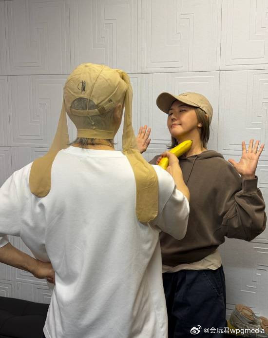 周星驰无厘头“打劫”孙燕姿只为抢夺演唱会门票3月13日，周星驰经纪人在社交平台