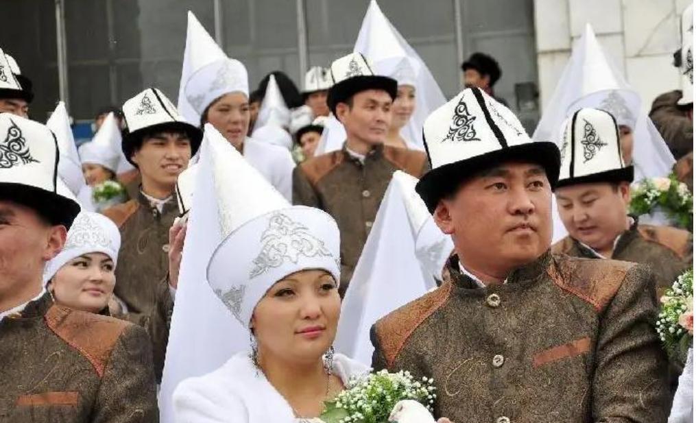 曾经归属中国的三个国家通过公投选择了独立，这在历史上留下了深刻的印记。明明是