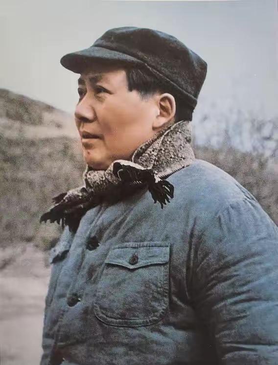 🌛长征艰难抵达陕北之后，伟人曾说过一句意味深长的话：“凡不是党员者，一律入