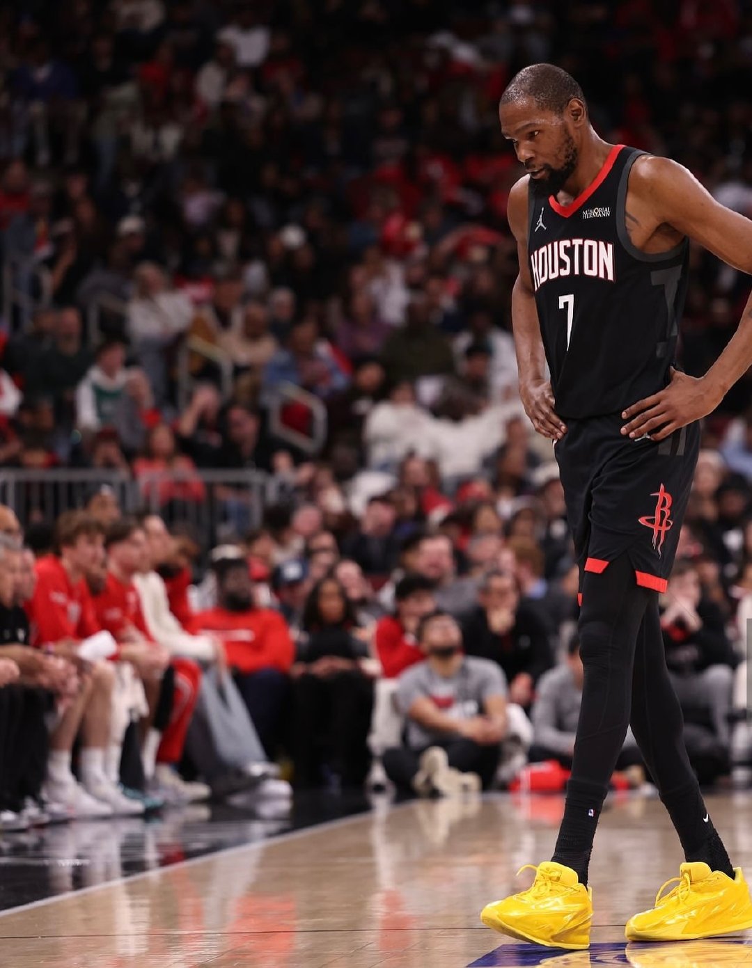 记者：“是什么让公牛在首节就建立起如此大的领先优势？”杜兰特：“他们在第一节投进