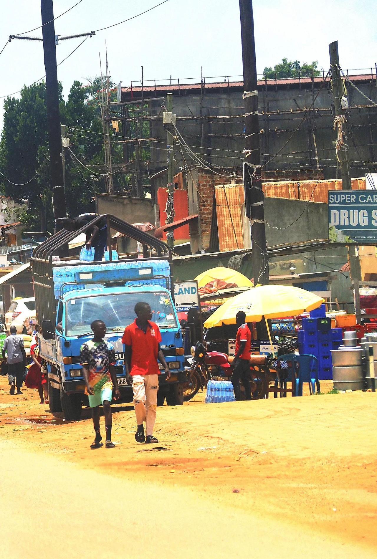 为什么非洲一直没发展起来？我来讲一个实例：非洲第一大国，尼日利亚，人口大约2.5