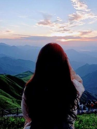 善良自带福报，德行自有回响人这一生，精明不如厚道，算计不如善良。善良从不是