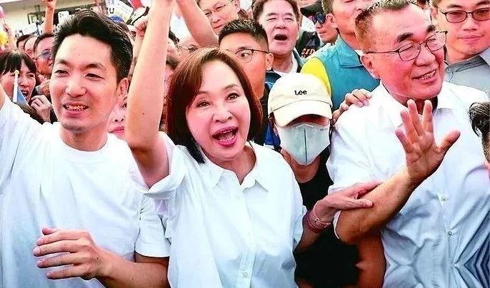 中国国民党的柯志恩有可能真的能当上高雄市长，9月19日她的造势活动不仅蒋万安、李