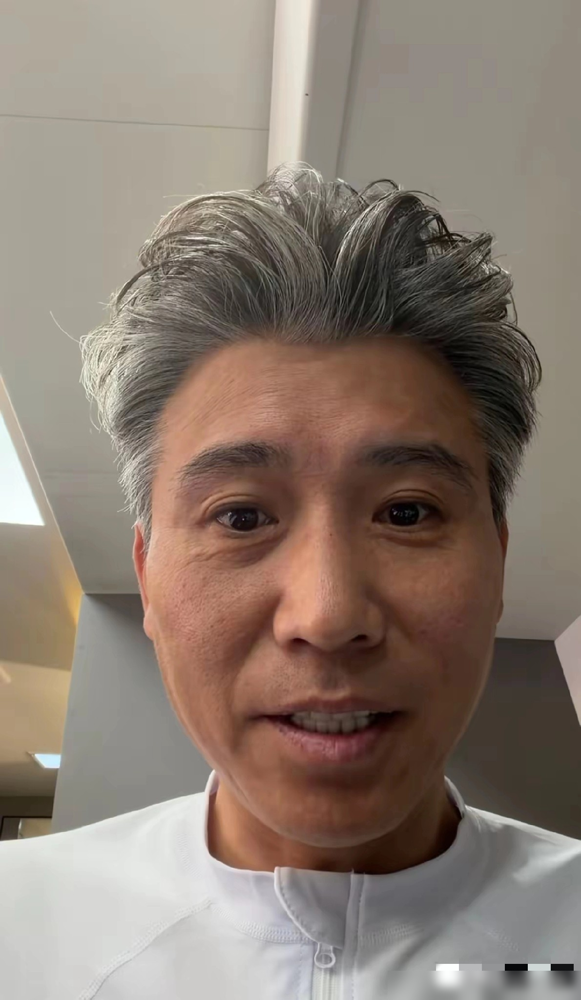 陈赫这人太贼了，请李乃文上《五哈》，直接跳过经纪团队，攒了个酒局。李乃文一听综艺邀约，秒拒。理由特实