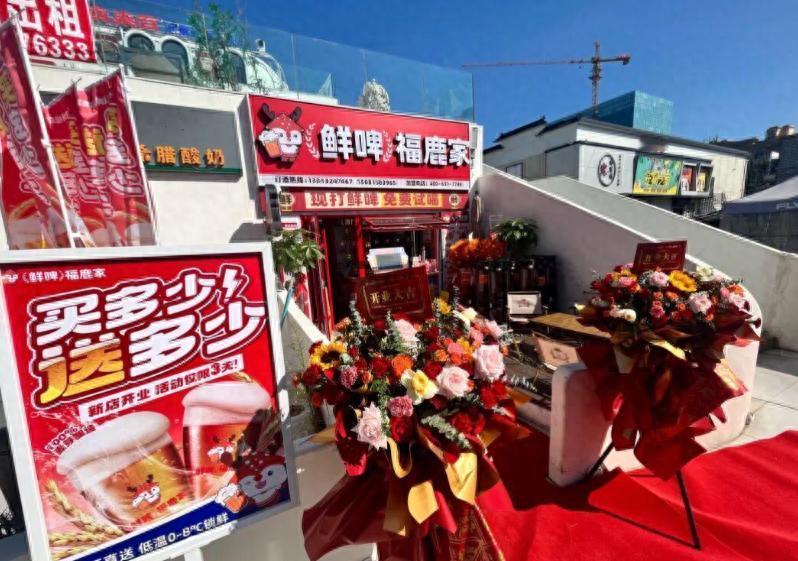 一开始我也觉得蜜雪冰城砸钱买个一年才赚100多万的小牌子，多少有点“冤大头”的意