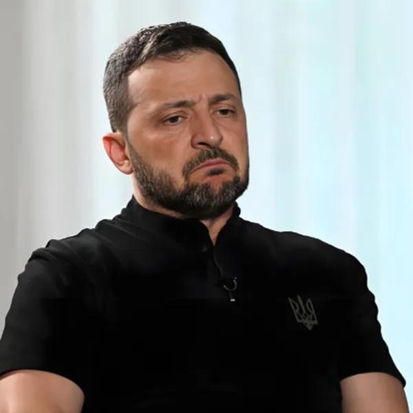 泽连斯基还是投降吧没有意义继续打，土地可能不给，但是泽连斯基必须下台，泽连斯基