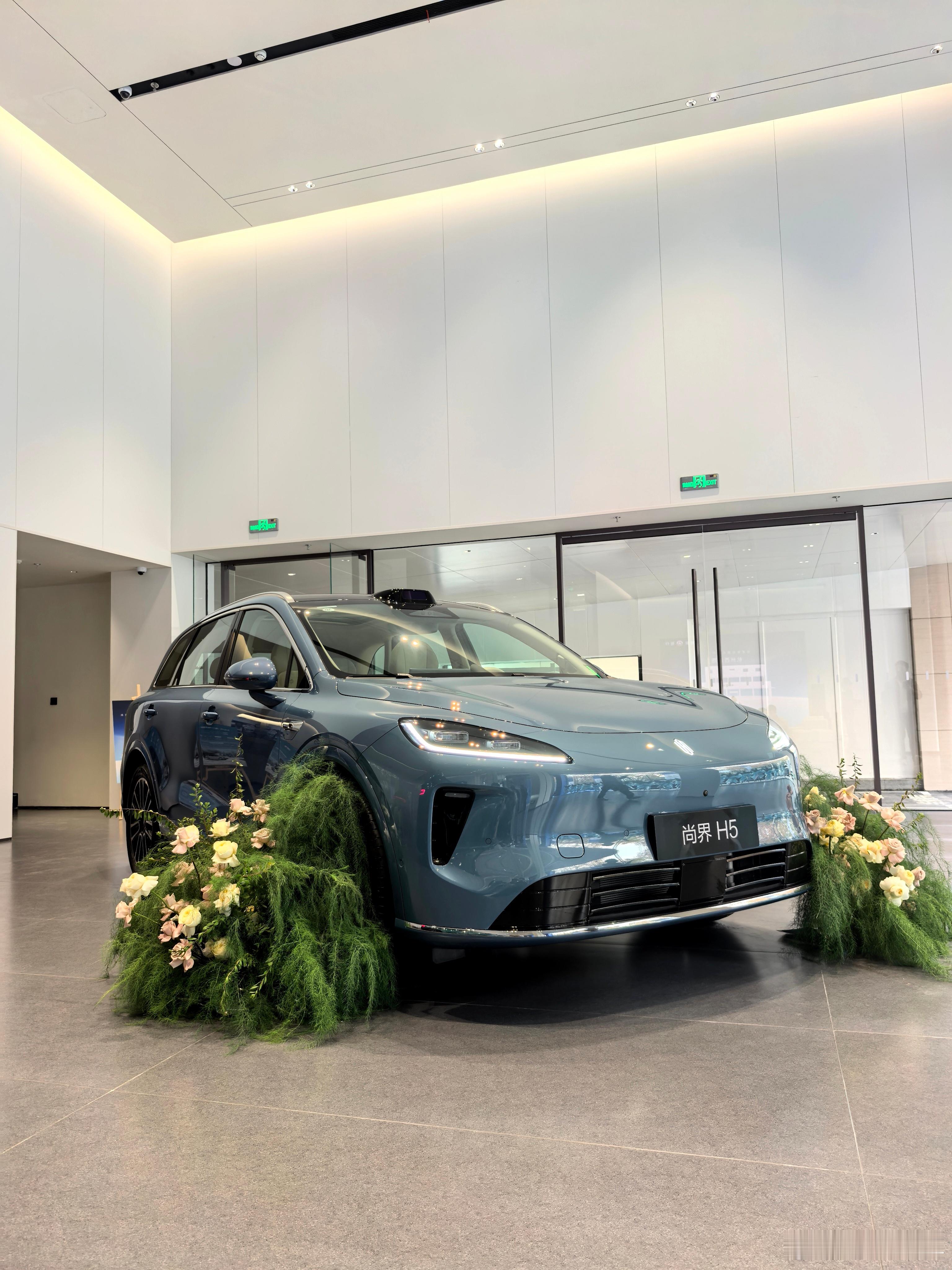 鸿蒙智行开业仪式打卡，实拍尚界H5、智界R7、享界S9T你们喜欢哪个？鸿蒙智行我