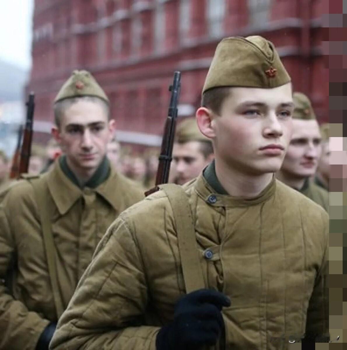 1939年的时候，苏联军队的服役期限是地面部队普通士兵2年初级指挥员（班长、副班