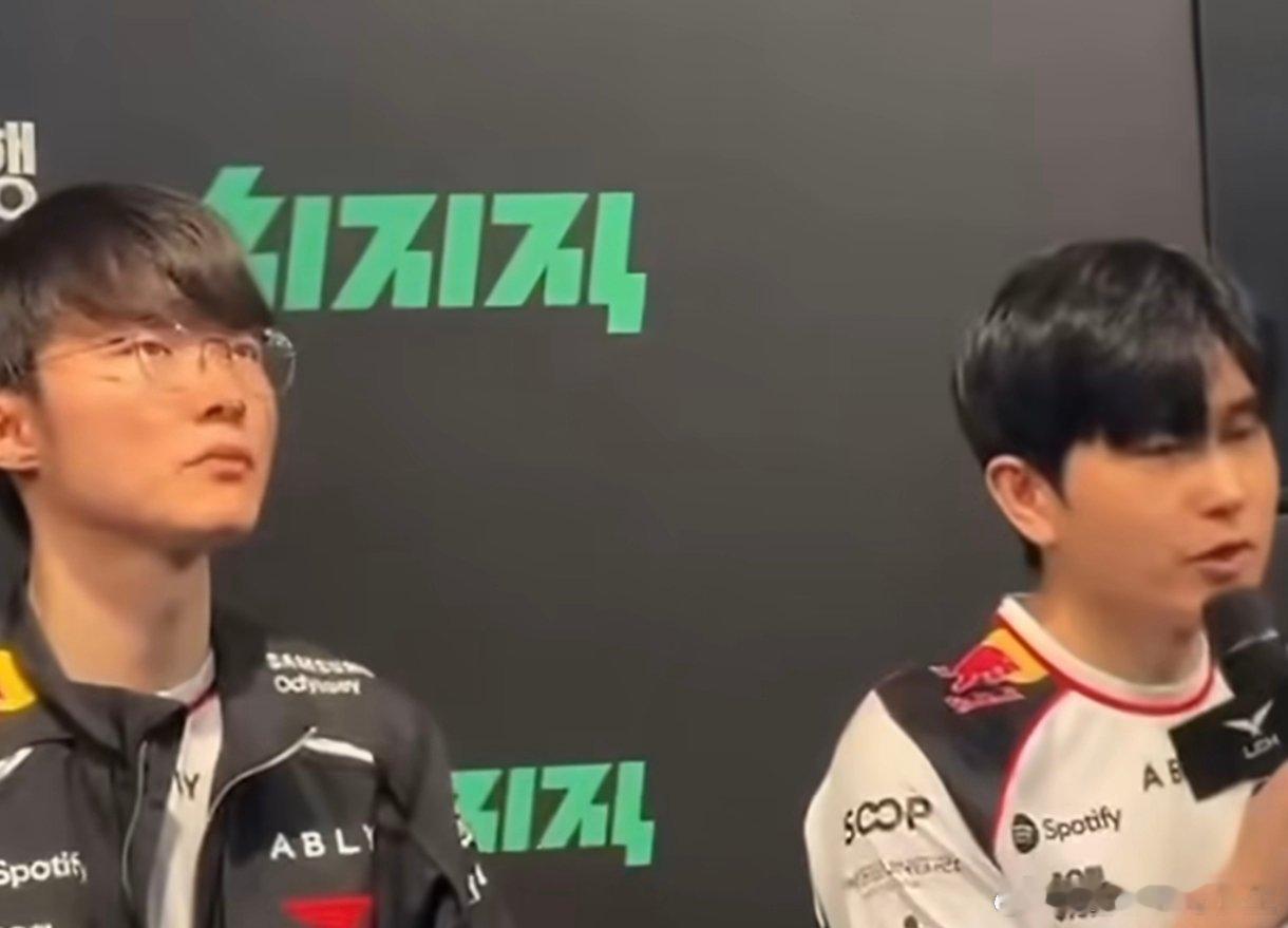 Faker有点迷茫的望向天花板！T1现在上野问题太大了！老李也经常出问题！但多少