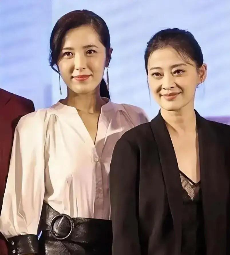 大家口中传的中戏的美女曾黎，其实也没有多漂亮，她的脸蛋没有梅婷的鹅蛋脸好看，有点