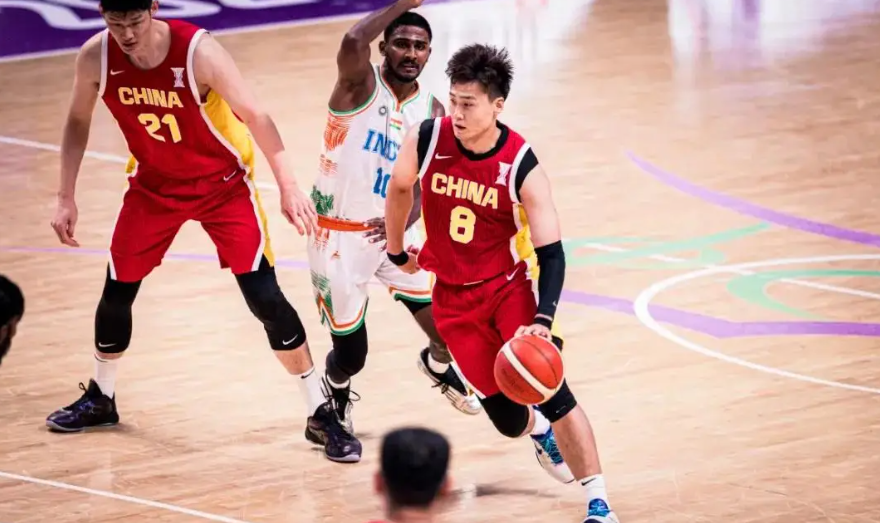 赵睿赛后霸气发言！中国男篮100-69大胜印度男篮，赵睿在赛后的新闻发布会上