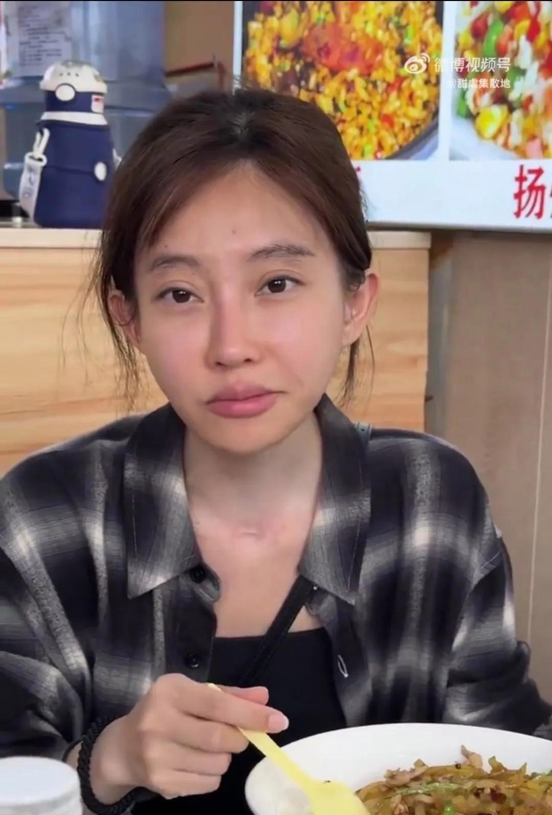 实话实说，素颜的冯提莫还是很漂亮的，怪不得直播人气还是那么高