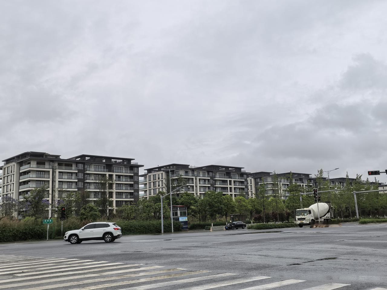 在官渡区的会展片区，由北大资源在昆明打造的滇海壹号，这是北大资源在官渡区会展版块