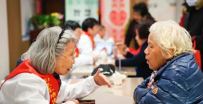 2025年国家最重视什么？官方文件说得很清楚，绝对与你我有关！当下老龄化加剧，