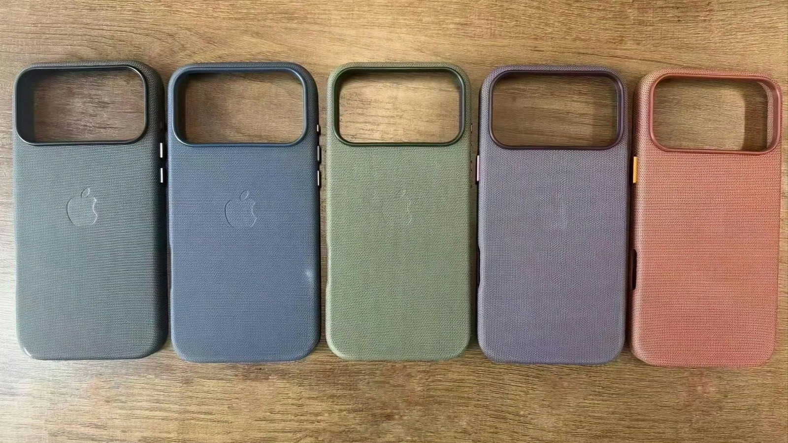 iPhone17手机壳配色这么多年过去了，iPhone还是这么喜欢苦茶子配色[