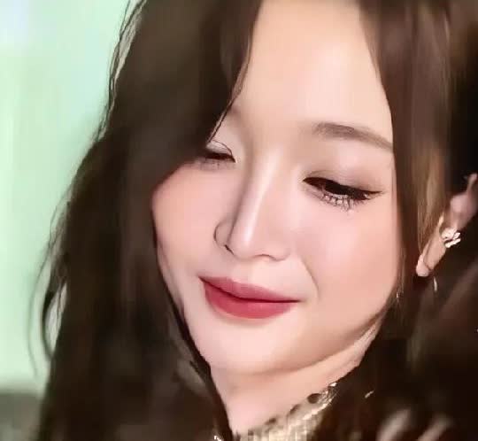 本来预测吴宣仪是冠军，叶童是陪跑，昨天发现陪跑的是吴宣仪，她从入场就不对劲……她
