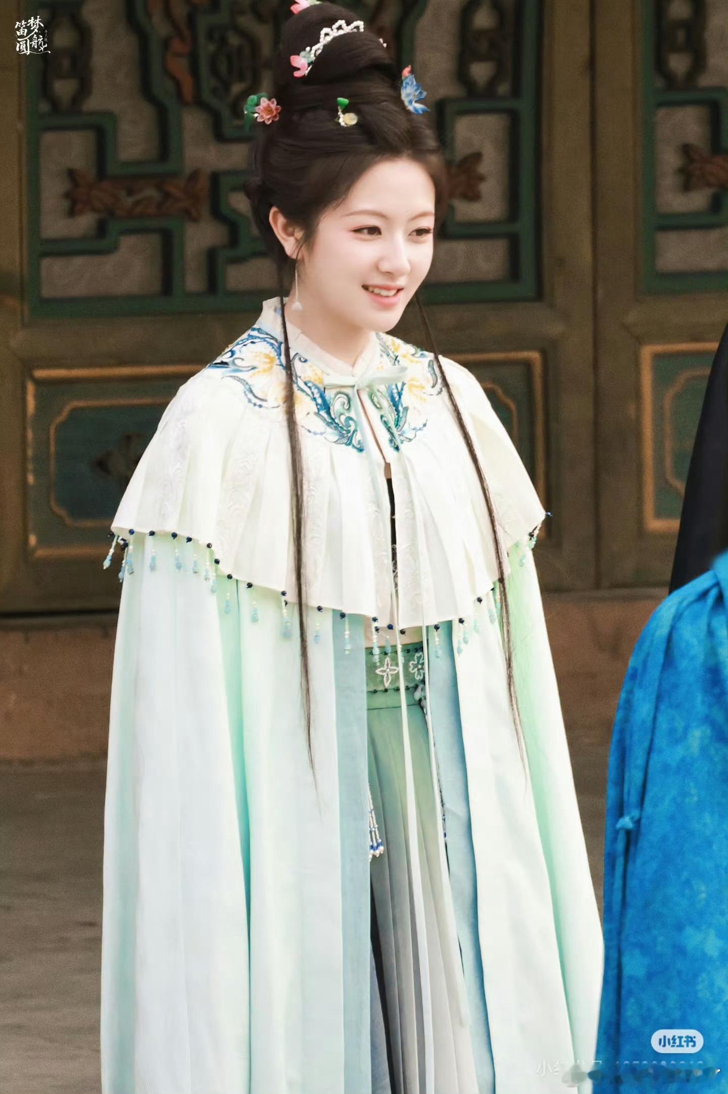 李兰迪广场被白鹿粉丝屠都是女演员，李兰迪身材咋那么好，白鹿却那么壮🙌​​