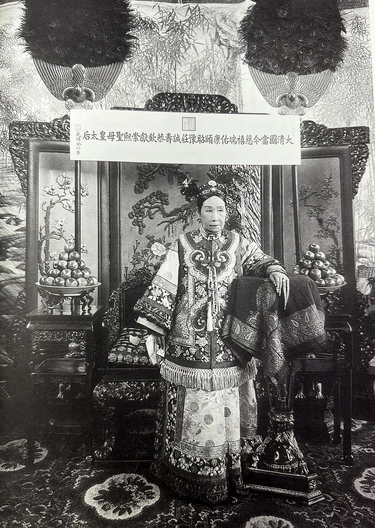 慈禧连吃三天白饭，御膳房集体吓破胆。厨子张春一咬牙，偷摸出宫拎回几块臭豆腐，整了