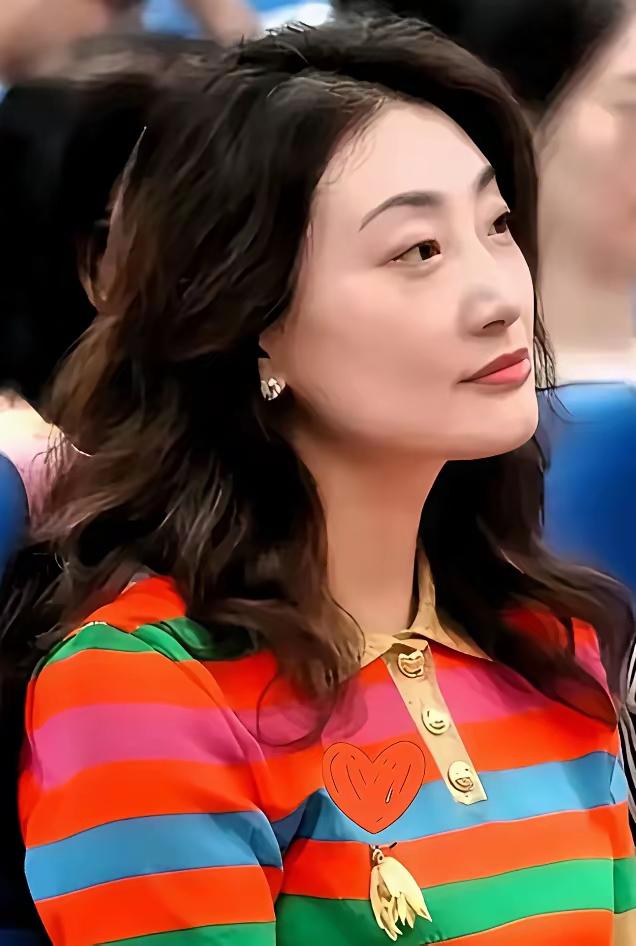 宗馥莉这个人，完全经不住扒。因为一扒全是槽点。员工告她。接班后她要求60