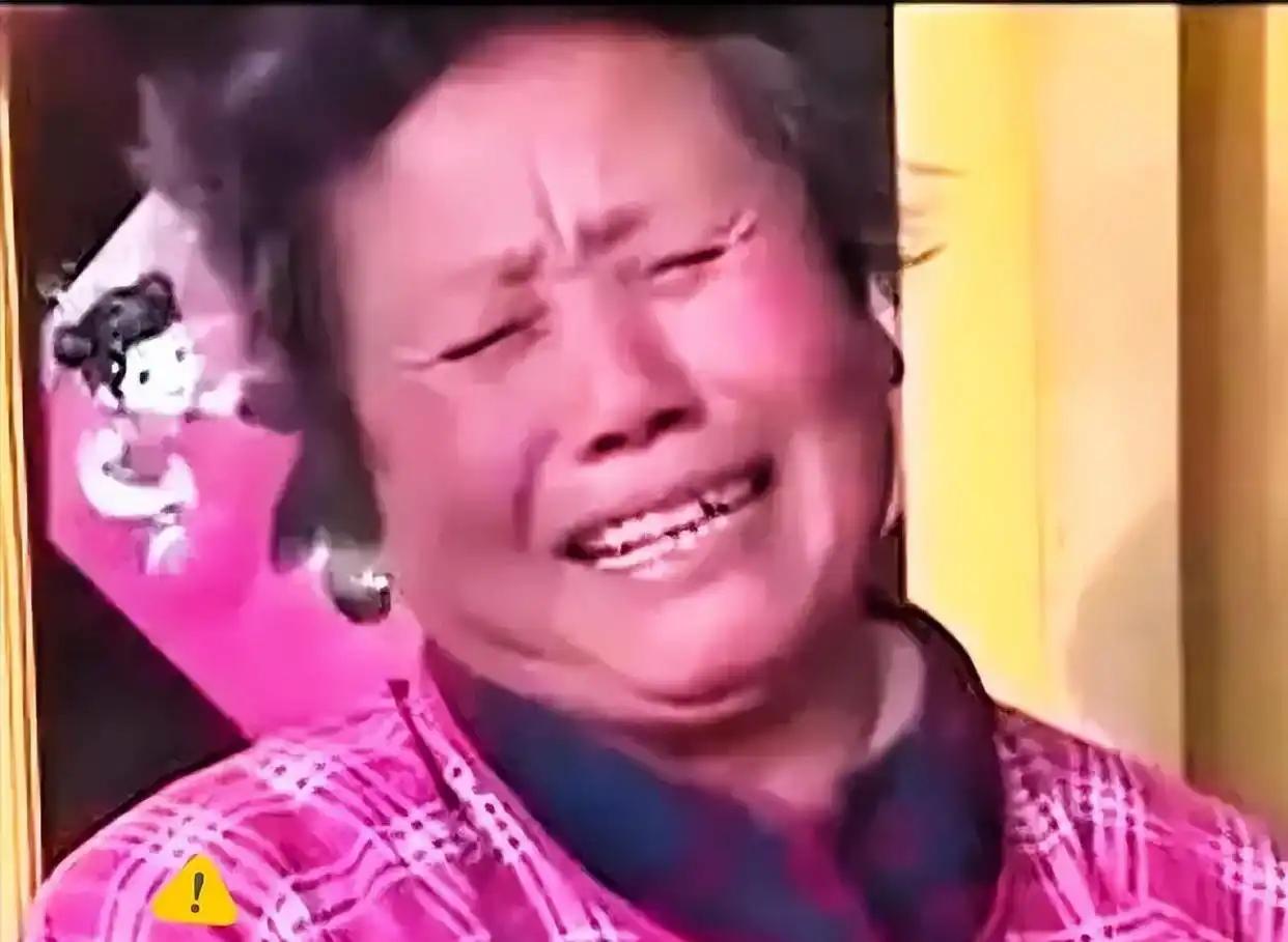 全家组团欺负儿媳！母亲带4个女儿围殴大儿媳，父亲却提杀猪刀为其撑腰，儿子对此心寒