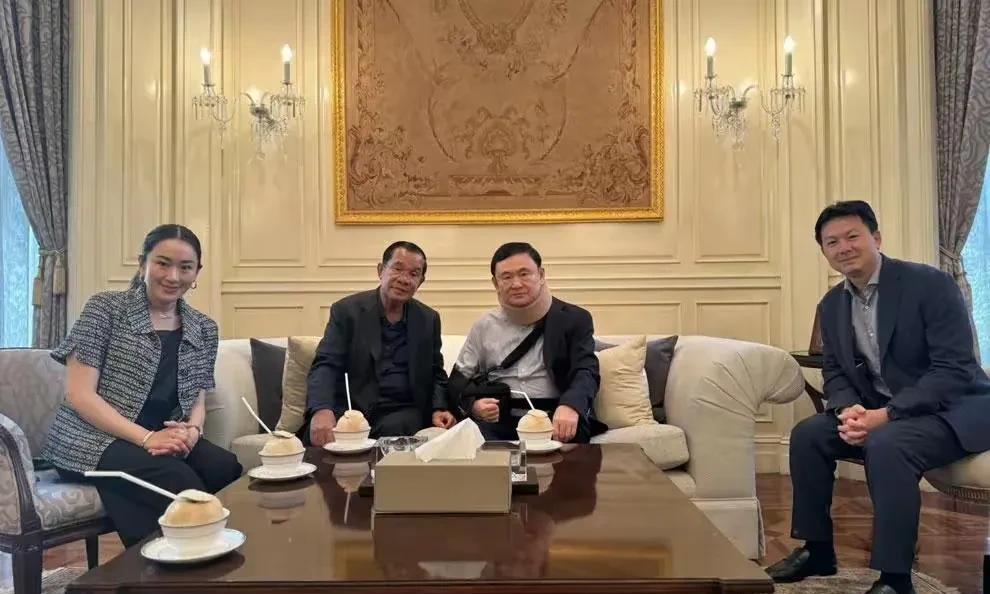 洪森和他信是老朋友佩通坦称呼他为叔叔，也是合情合理可是谁能想到转身，叔叔就