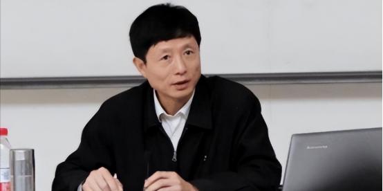 ☁1958年出生的艾跃进曾说过：“让工人下岗，还要人家从头再来，你们为什么