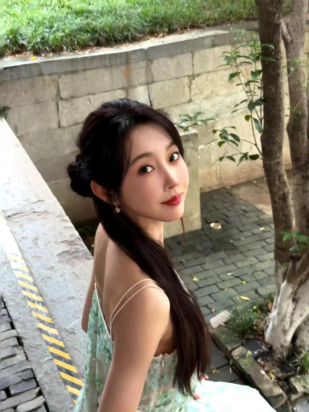 真的是人美怎么拍都好看，太惊艳了[比心]宣璐娱乐
