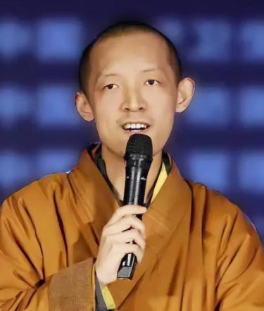 他放弃50万奖学金，非要出家当和尚！父母哭求也拦不住他，9年后他说出原因，父母听